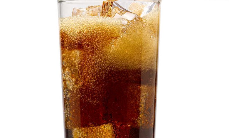 Você consome muito refrigerante? Entenda os perigos para os rins!