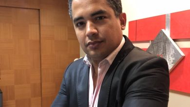 Urinar com sangue nunca é normal. Mas muitos fingem que não viram