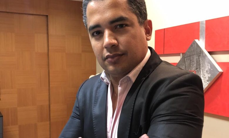 Urinar com sangue nunca é normal. Mas muitos fingem que não viram